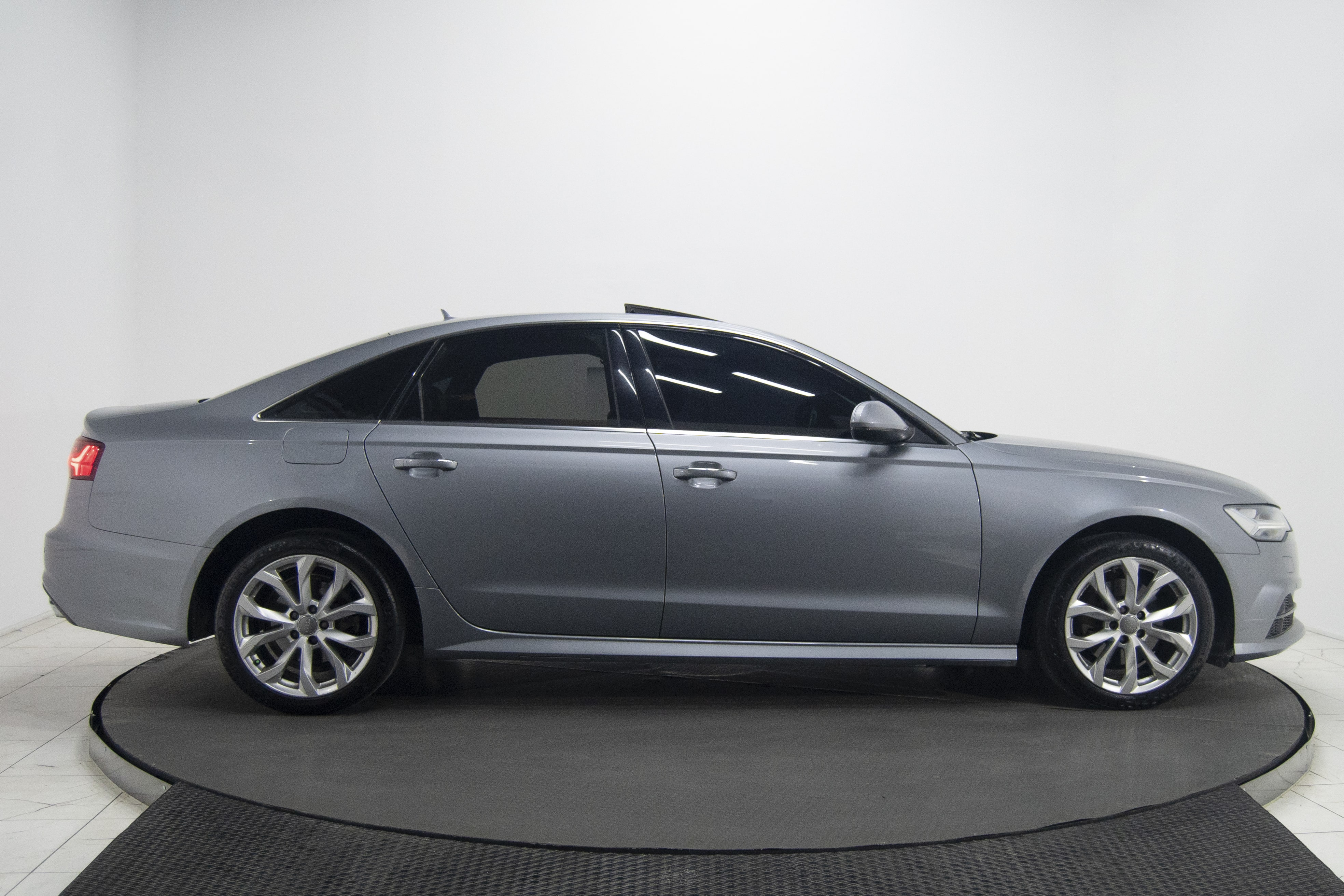 Audi / A6 Sedan 2.0 TDI Quattro 